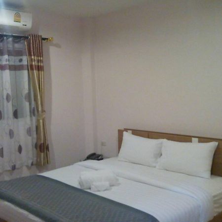 The Zara Double Tree Hotel Ubon Ratchathani Chambre photo